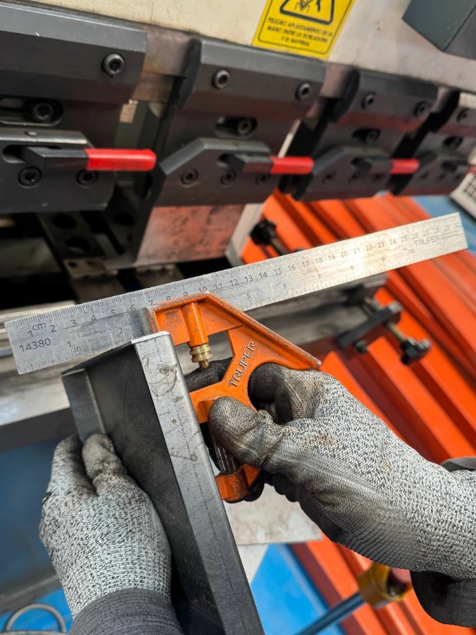 doblez cnc preciso